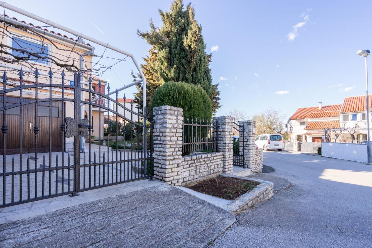 Apartment Steblaj Πούλα Εξωτερικό φωτογραφία