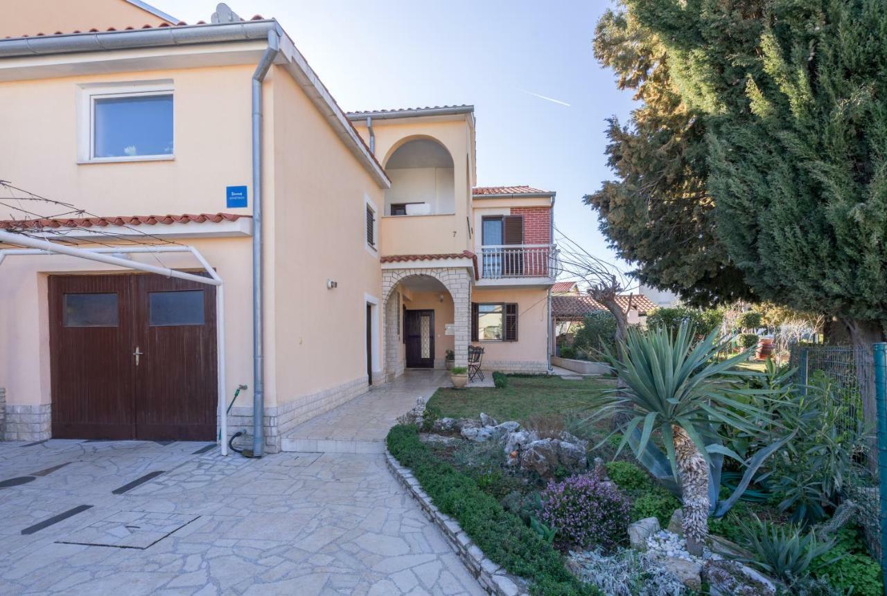 Apartment Steblaj Πούλα Εξωτερικό φωτογραφία